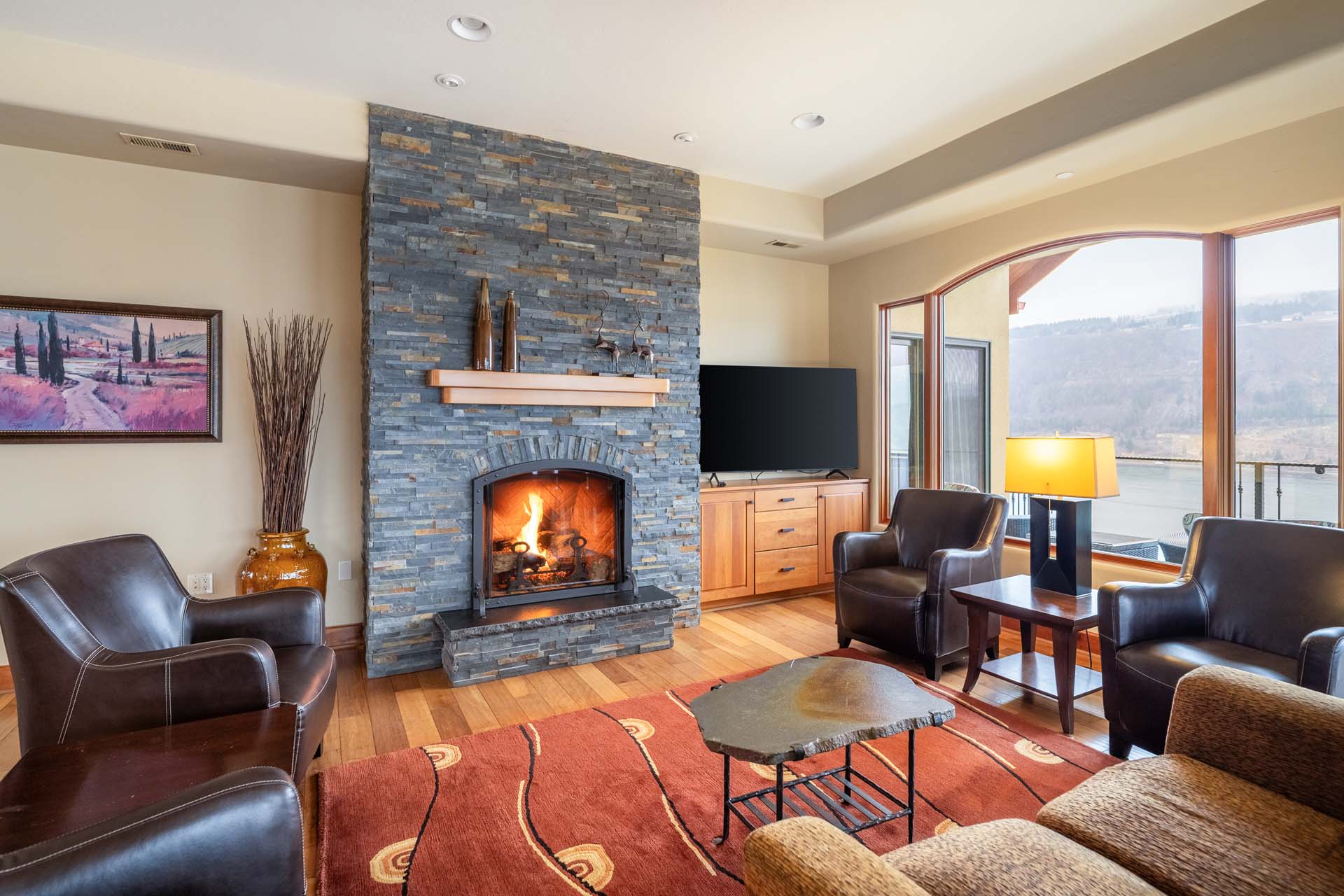 2 Bedroom Penthouse Suite | Columbia Cliff Villas