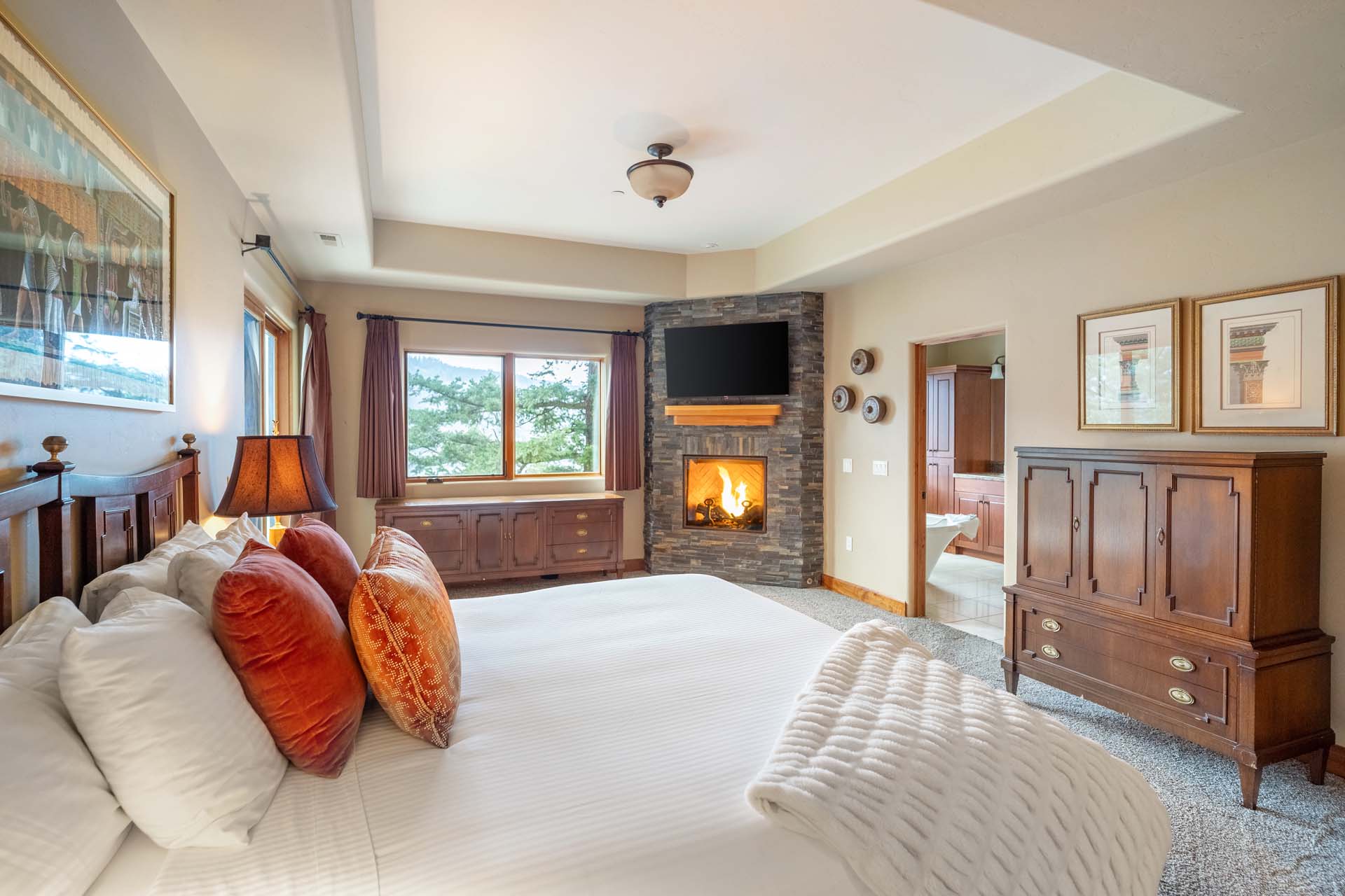 Villa suite with a bed and fireplace